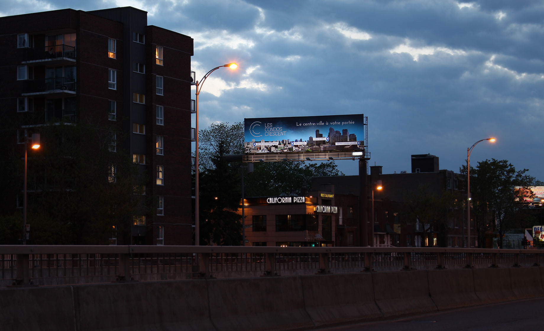 Les Condos Crescent Super-Board Billboard Advertisement by Webmovement